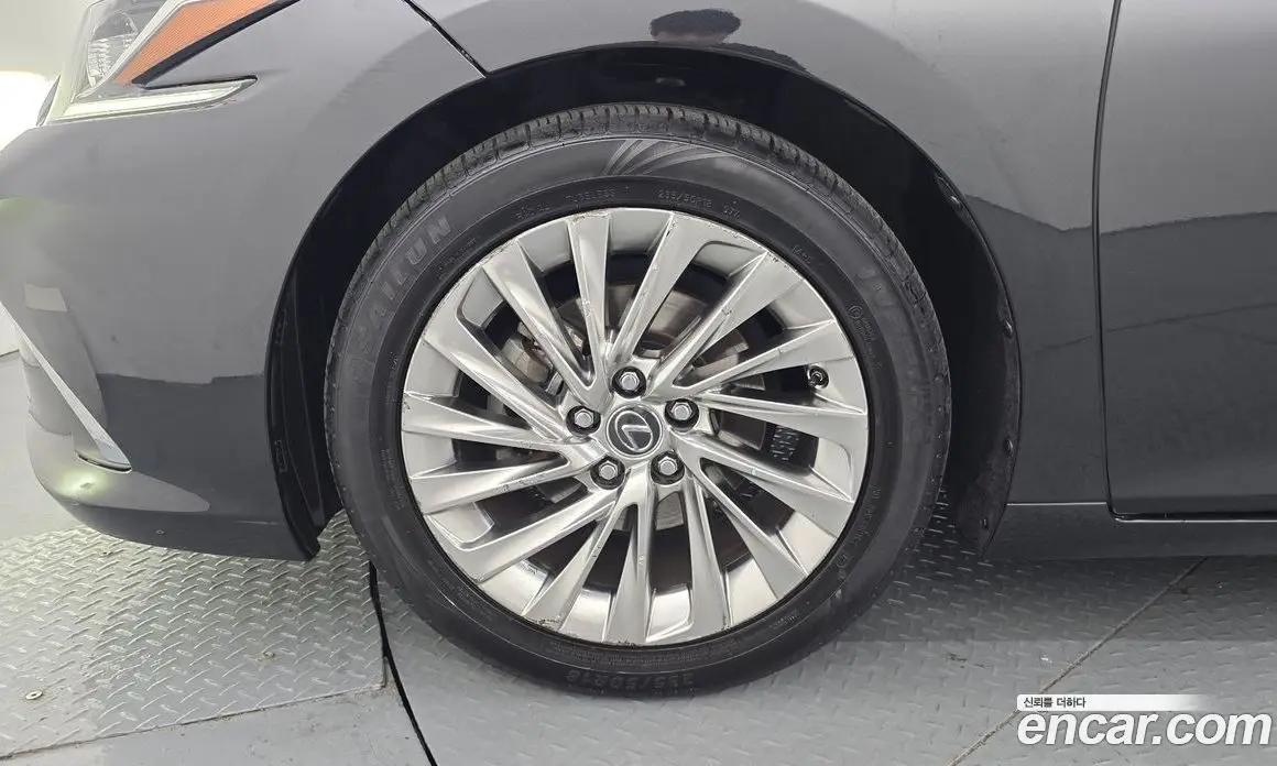 Lexus ES 2019 2.5 автомат (гидро), фото 5