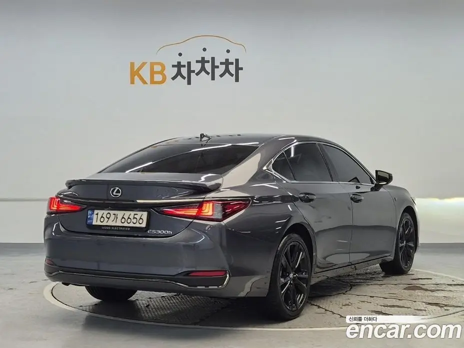 Lexus ES 2024 2.5 автомат (гидро), фото 3