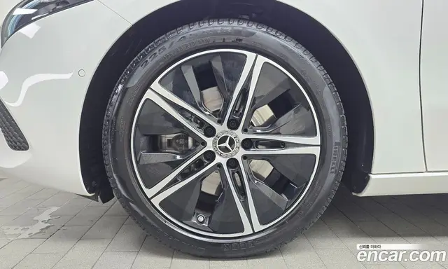 Mercedes-Benz A-Class 2024 1.9 автомат (гидро), миниатюра 4