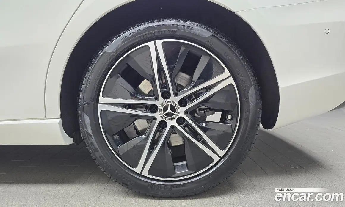 Mercedes-Benz A-Class 2024 1.9 автомат (гидро), фото 6