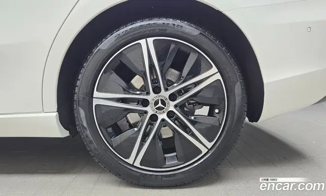 Mercedes-Benz A-Class 2024 1.9 автомат (гидро), миниатюра 6