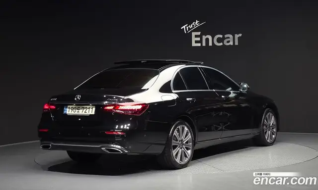 Mercedes-Benz E-Class 2022 3.0 автомат (гидро), миниатюра 2