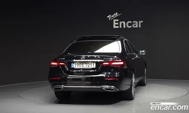 Mercedes-Benz E-Class 2022 3.0 автомат (гидро), миниатюра 4