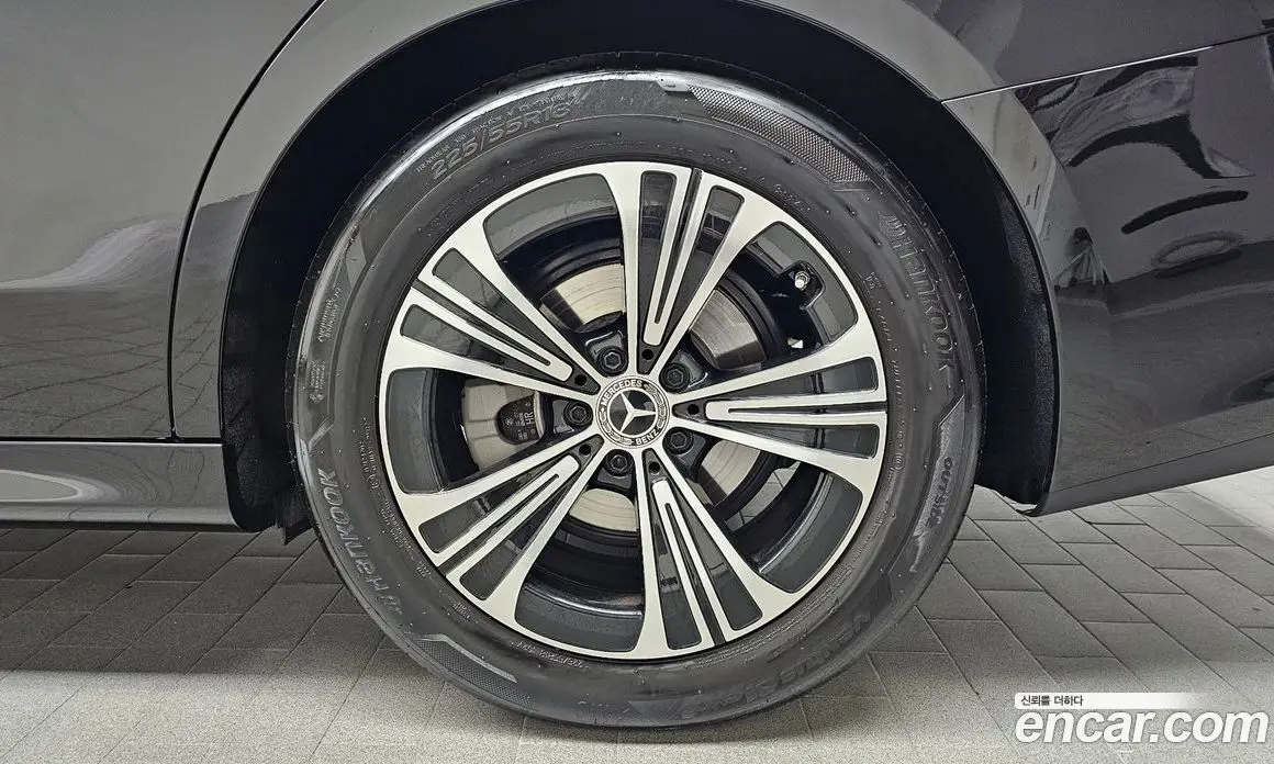Mercedes-Benz E-Class 2024 2.0 автомат (гидро), фото 6
