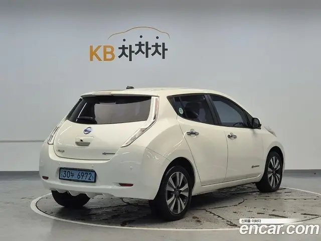 Nissan Leaf 2016 автомат (гидро), миниатюра 3