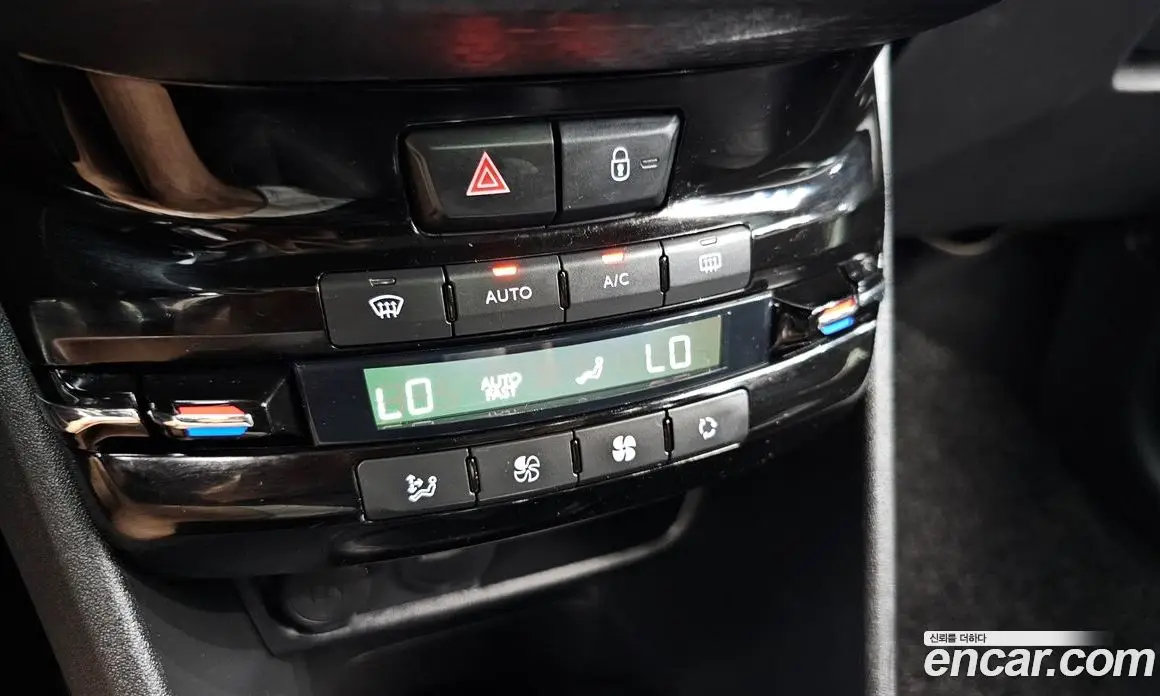 Peugeot 2008 2016 1.6 автомат (гидро), фото 15