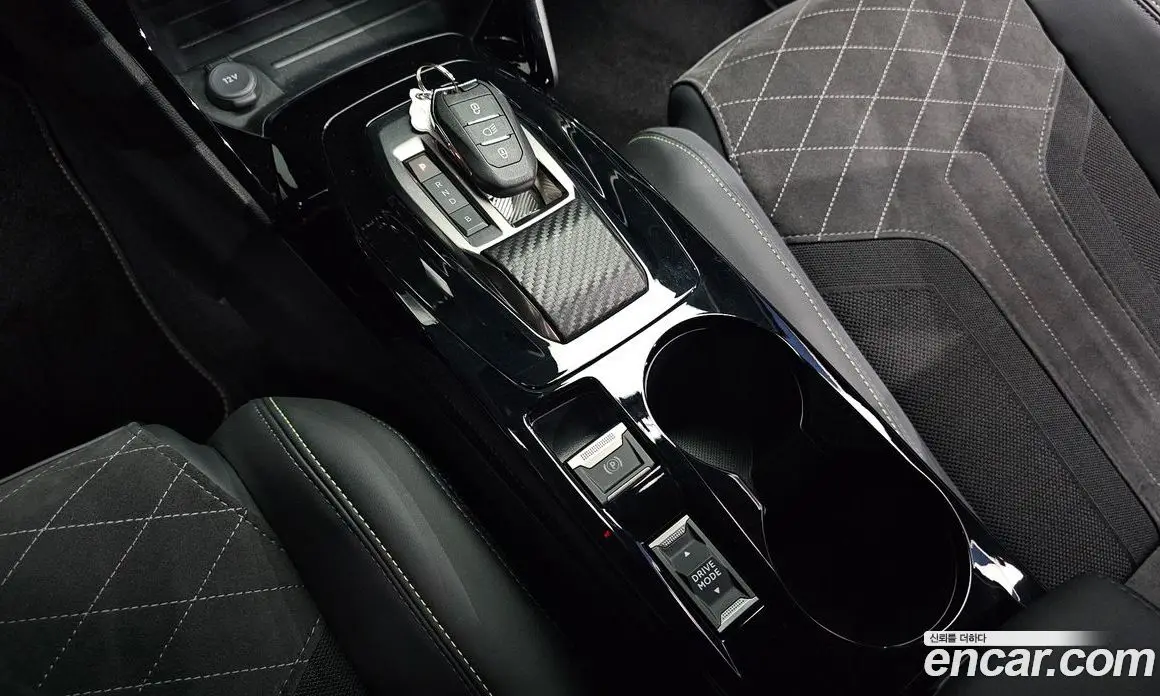 Peugeot 2008 2023 0.1 автомат (гидро), фото 12