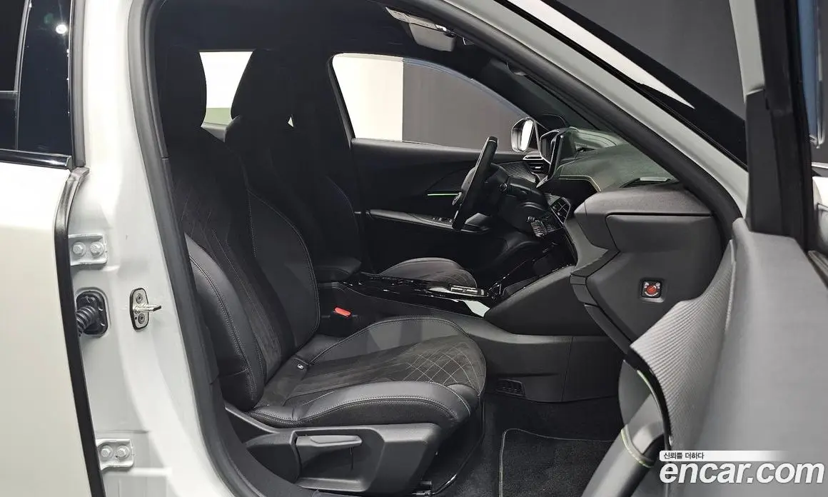Peugeot 2008 2023 0.1 автомат (гидро), фото 13