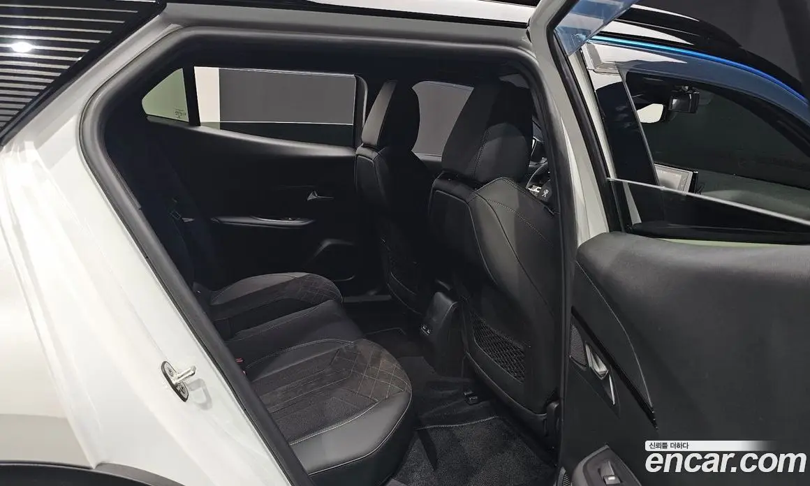 Peugeot 2008 2023 0.1 автомат (гидро), фото 16