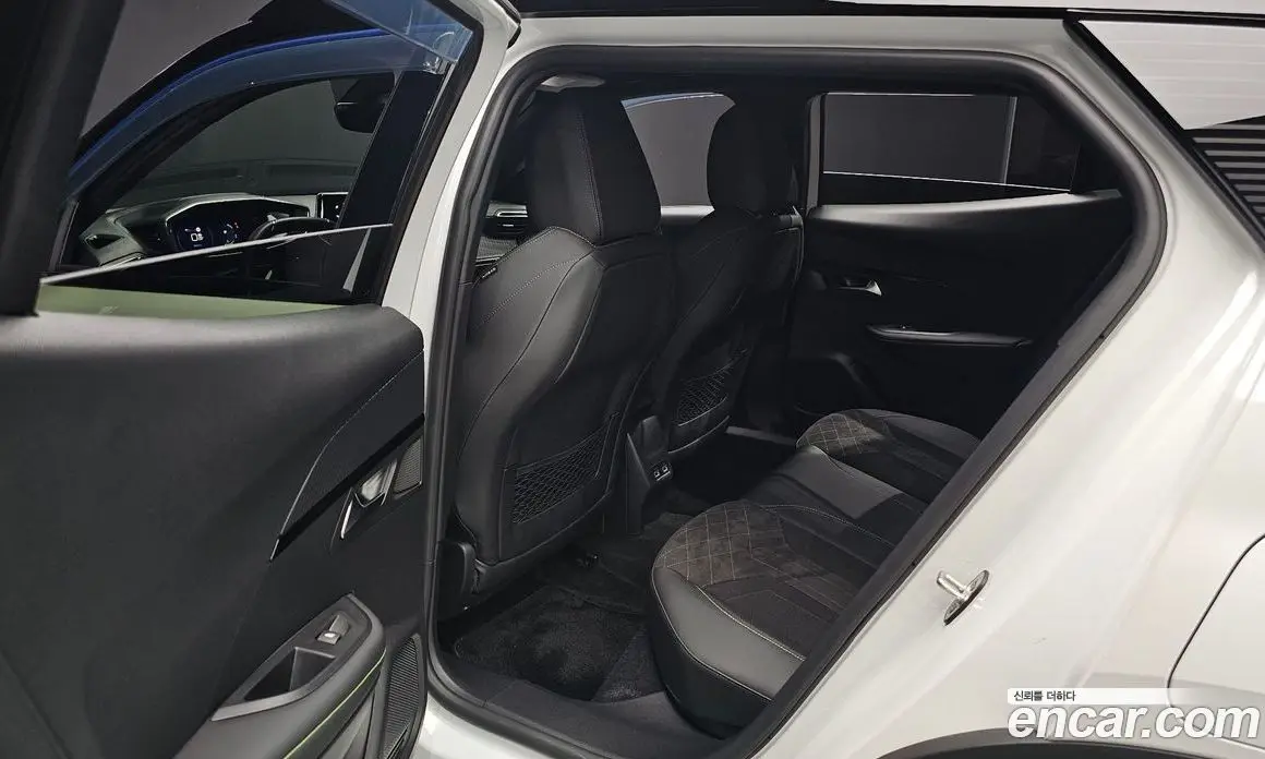 Peugeot 2008 2023 0.1 автомат (гидро), фото 18