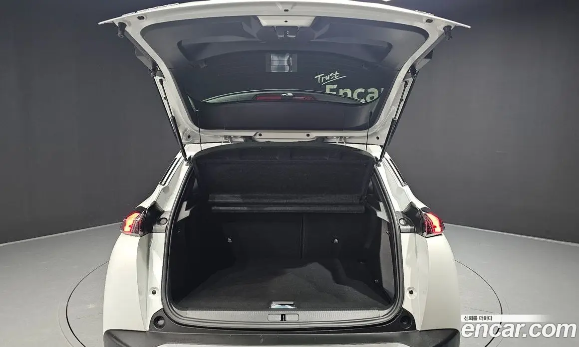 Peugeot 2008 2023 0.1 автомат (гидро), фото 26