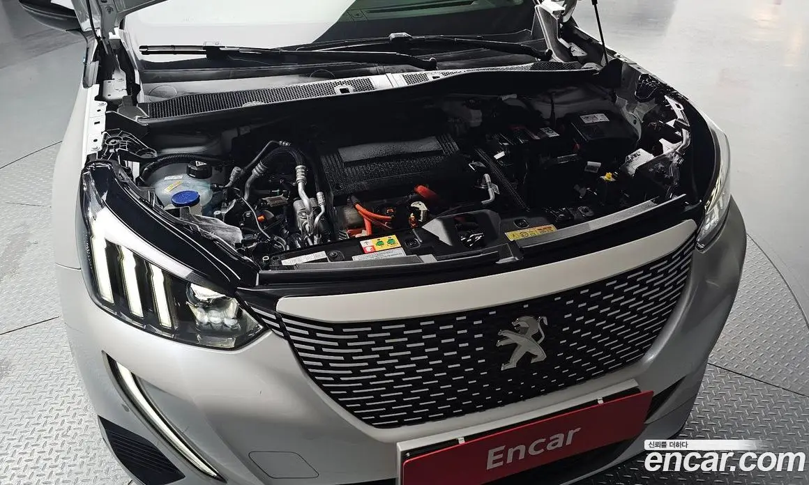 Peugeot 2008 2023 0.1 автомат (гидро), фото 6
