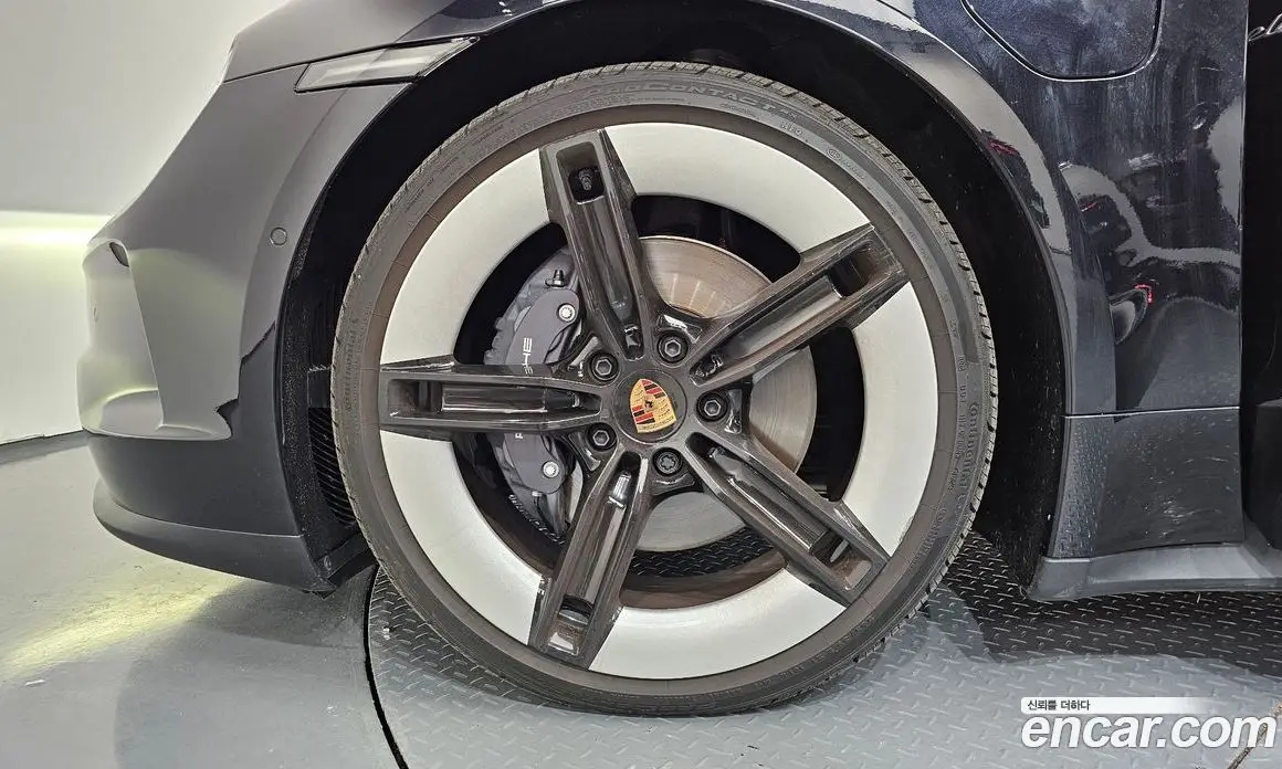 Porsche Taycan 2024 0.1 автомат (гидро), фото 5