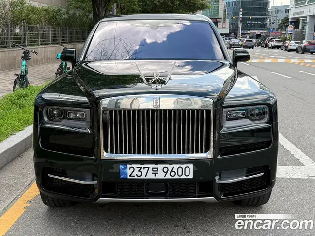 Rolls-Royce Cullinan 2023 6.7 автомат (гидро), миниатюра 3