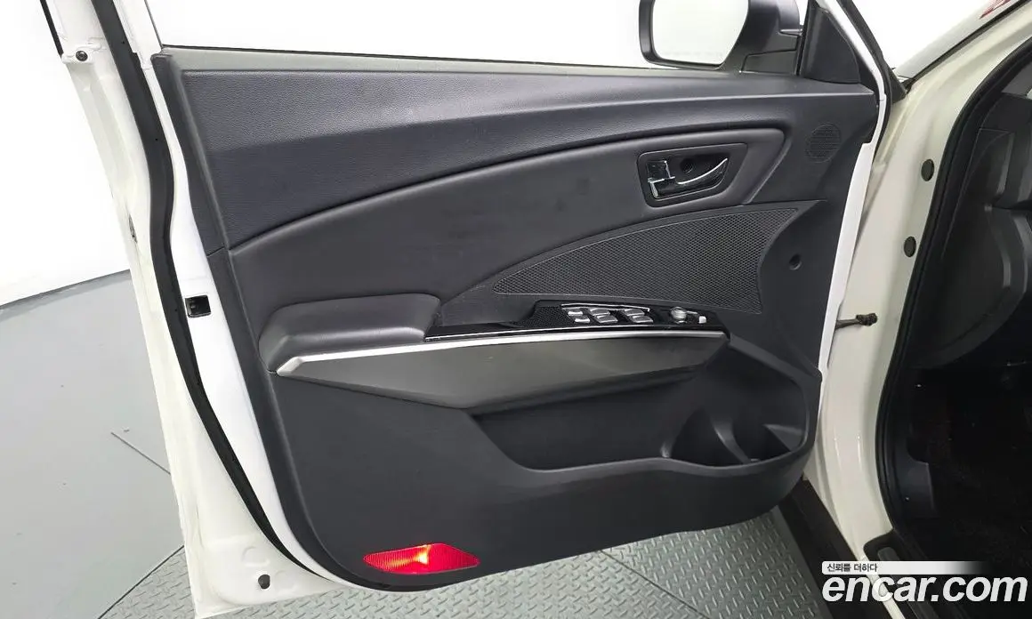 SsangYong TIBOLI 2015 1.6 автомат (гидро), фото 14