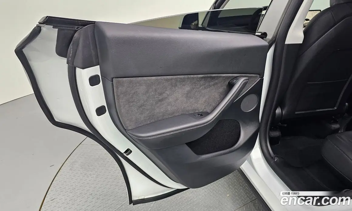 Tesla Model Y 2024 0.2 автомат (гидро), фото 14