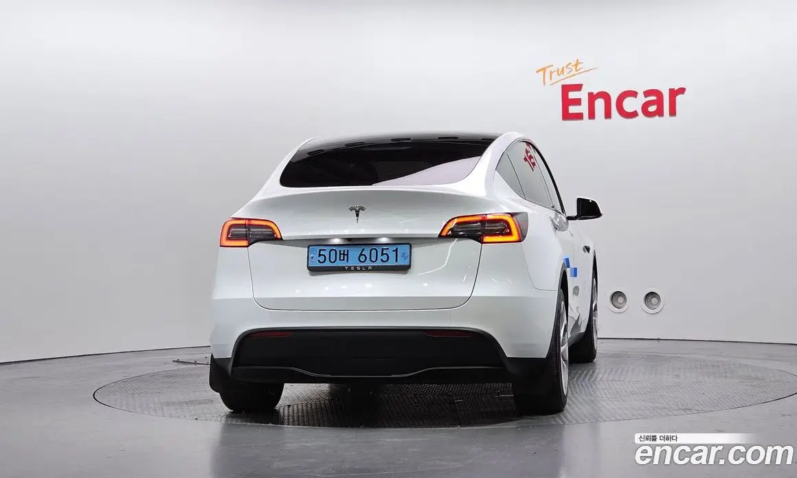 Tesla Model Y 2024 0.2 автомат (гидро), фото 3
