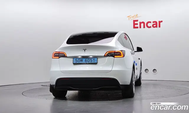 Tesla Model Y 2024 0.2 автомат (гидро), миниатюра 3