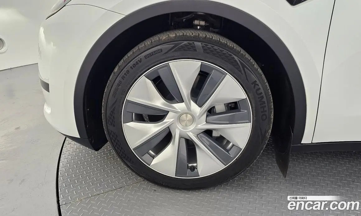 Tesla Model Y 2024 0.2 автомат (гидро), фото 4