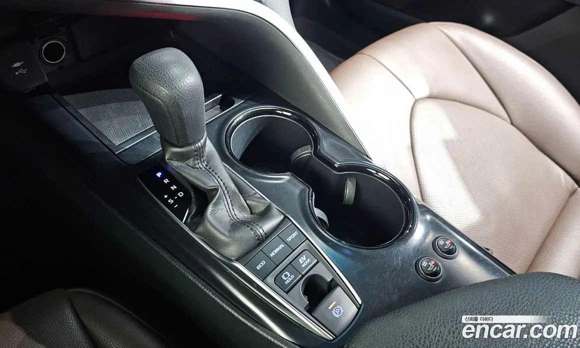 Toyota Camry 2019 2.5 автомат (гидро), фото 12