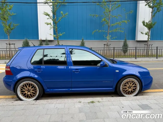 Volkswagen Golf 2000 1.8 механика, миниатюра 7