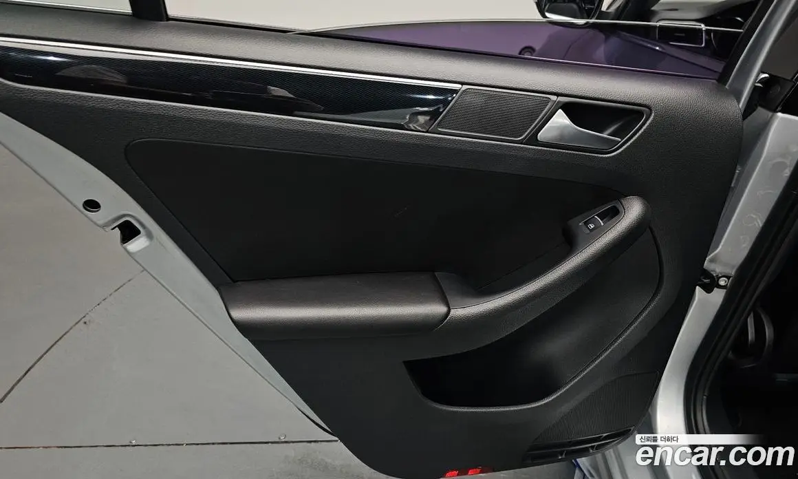 Volkswagen Jetta 2015 2.0 автомат (гидро), фото 14
