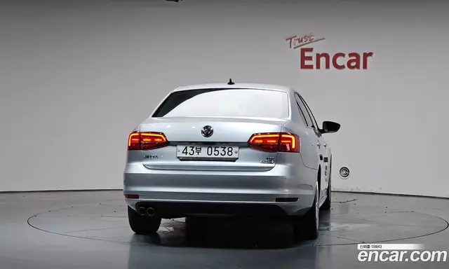 Volkswagen Jetta 2015 2.0 автомат (гидро), миниатюра 3