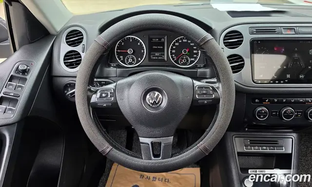 Volkswagen Tiguan 2015 2.0 автомат (гидро), миниатюра 12
