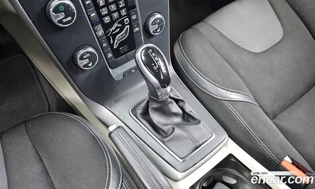 Volvo V40 2015 1.6 автомат (гидро), миниатюра 9