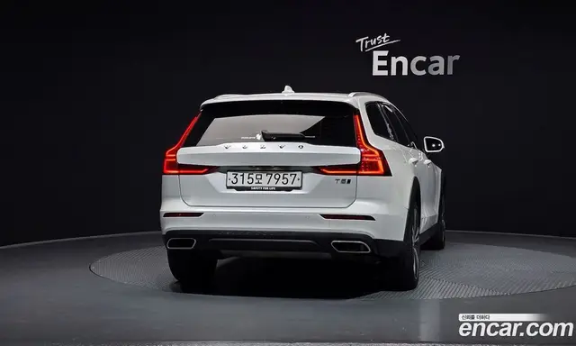 Volvo V60 2020 2.0 автомат (гидро), миниатюра 4 Volvo V60 2020 2.0 автомат (гидро), миниатюра 4