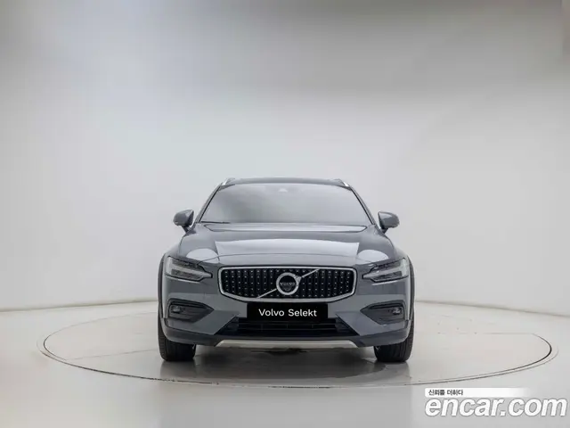 Volvo V60 2022 2.0 автомат (гидро), миниатюра 2