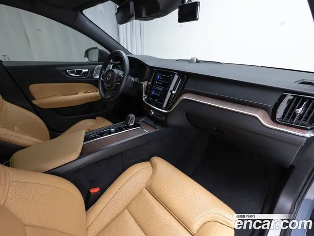 Volvo V60 2022 2.0 автомат (гидро), миниатюра 12