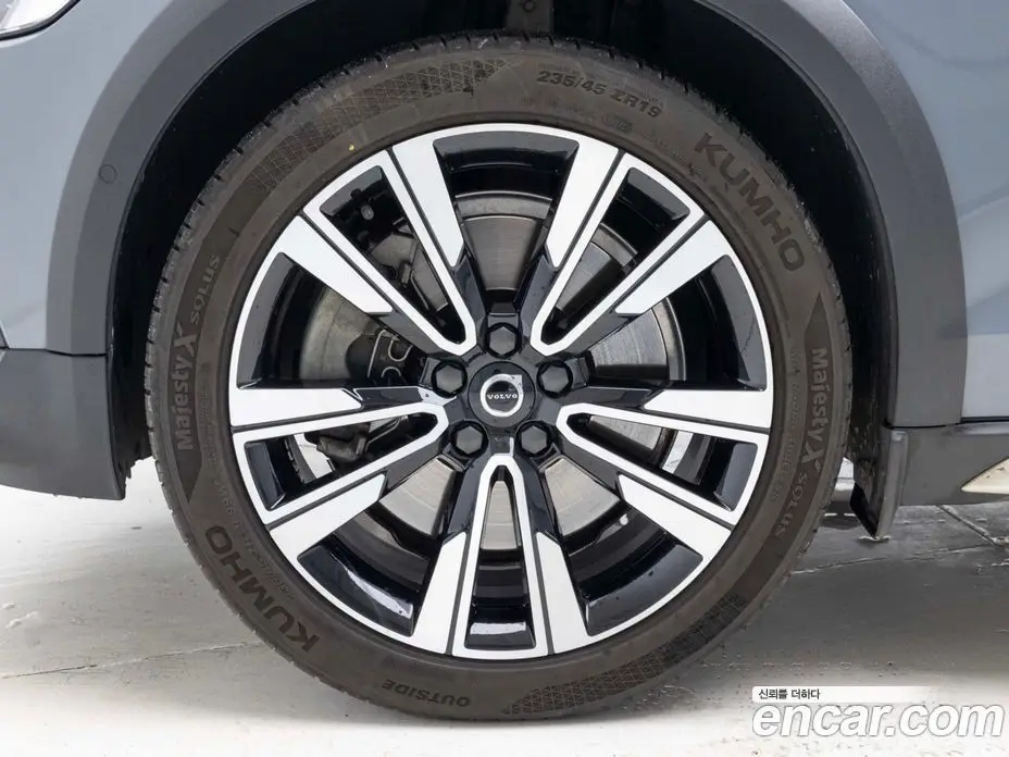 Volvo V60 2022 2.0 автомат (гидро), фото 14