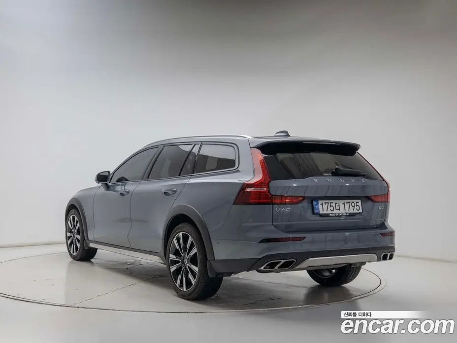 Volvo V60 2022 2.0 автомат (гидро), фото 4