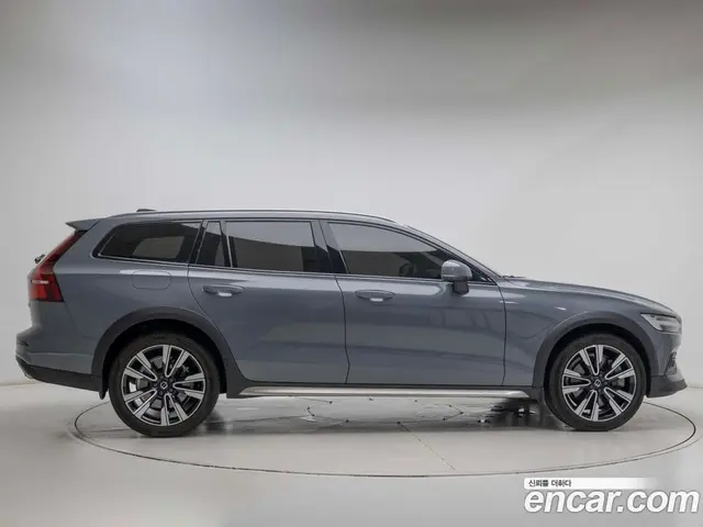 Volvo V60 2022 2.0 автомат (гидро), миниатюра 5