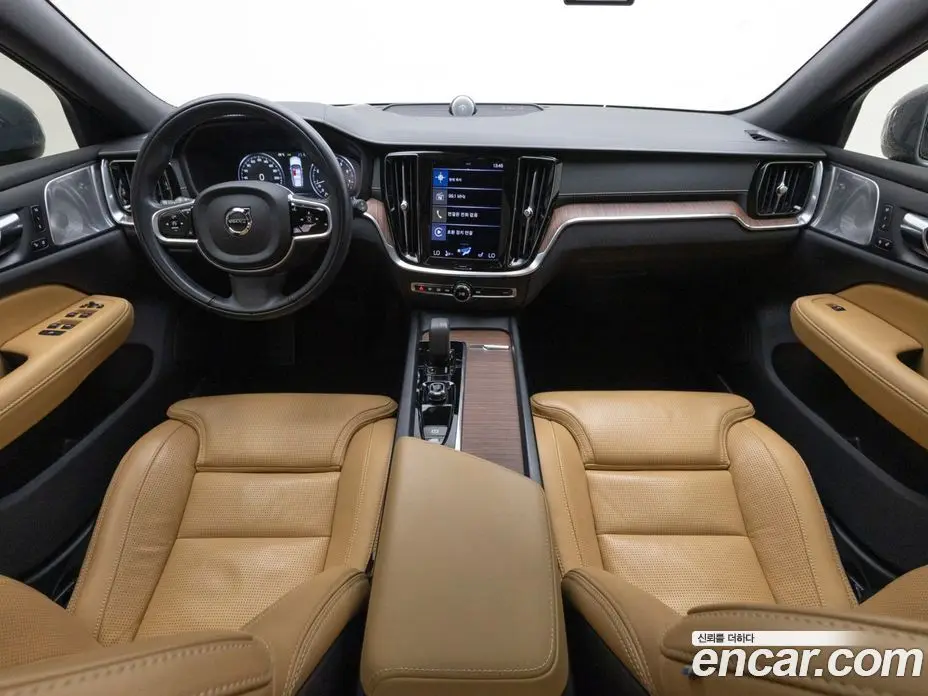 Volvo V60 2022 2.0 автомат (гидро), фото 7