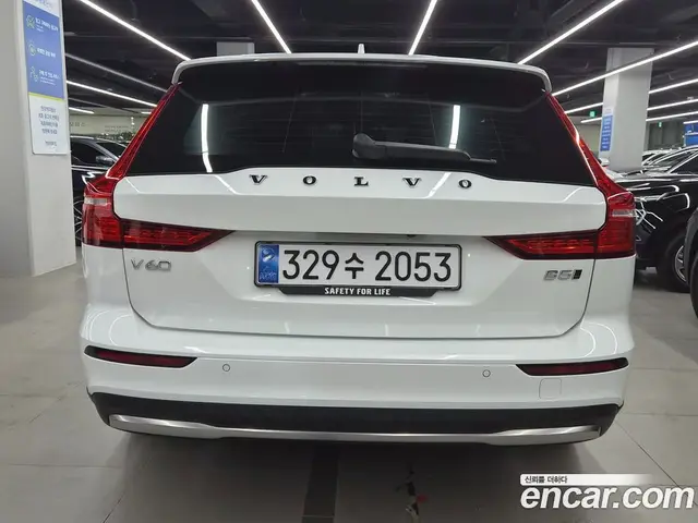 Volvo V60 2023 2.0 автомат (гидро), миниатюра 2