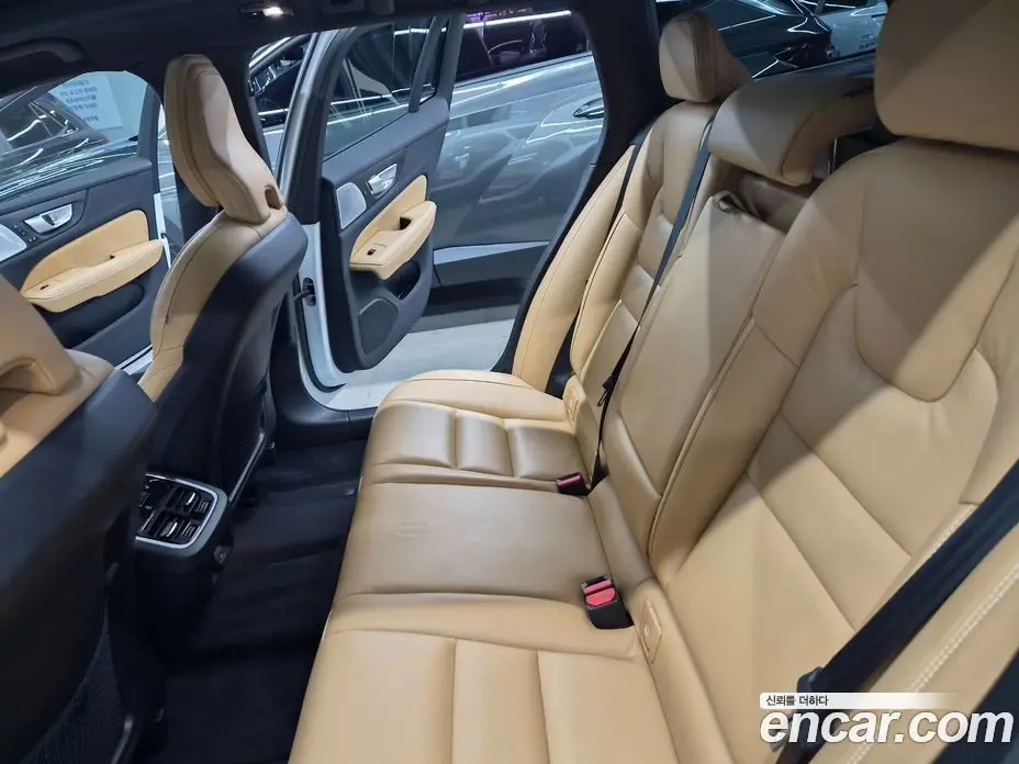 Volvo V60 2023 2.0 автомат (гидро), фото 11