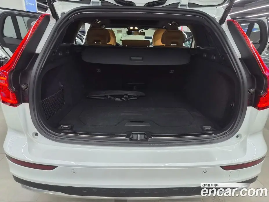 Volvo V60 2023 2.0 автомат (гидро), фото 20
