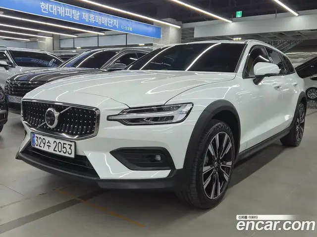 Volvo V60 2023 2.0 автомат (гидро), миниатюра 3