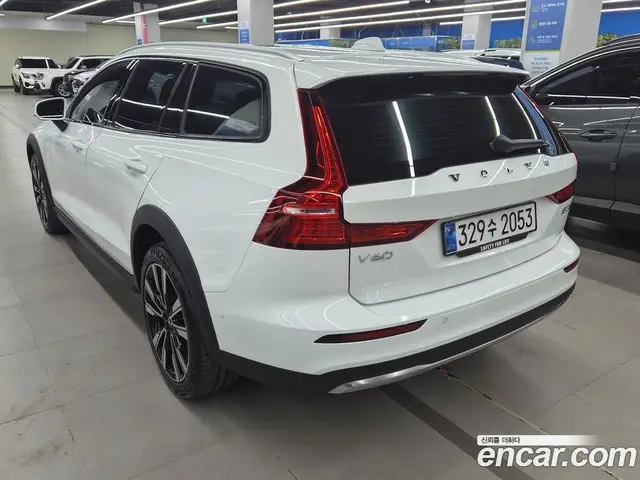 Volvo V60 2023 2.0 автомат (гидро), миниатюра 4