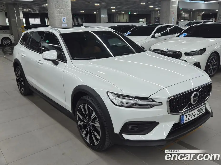 Volvo V60 2023 2.0 автомат (гидро), фото 5