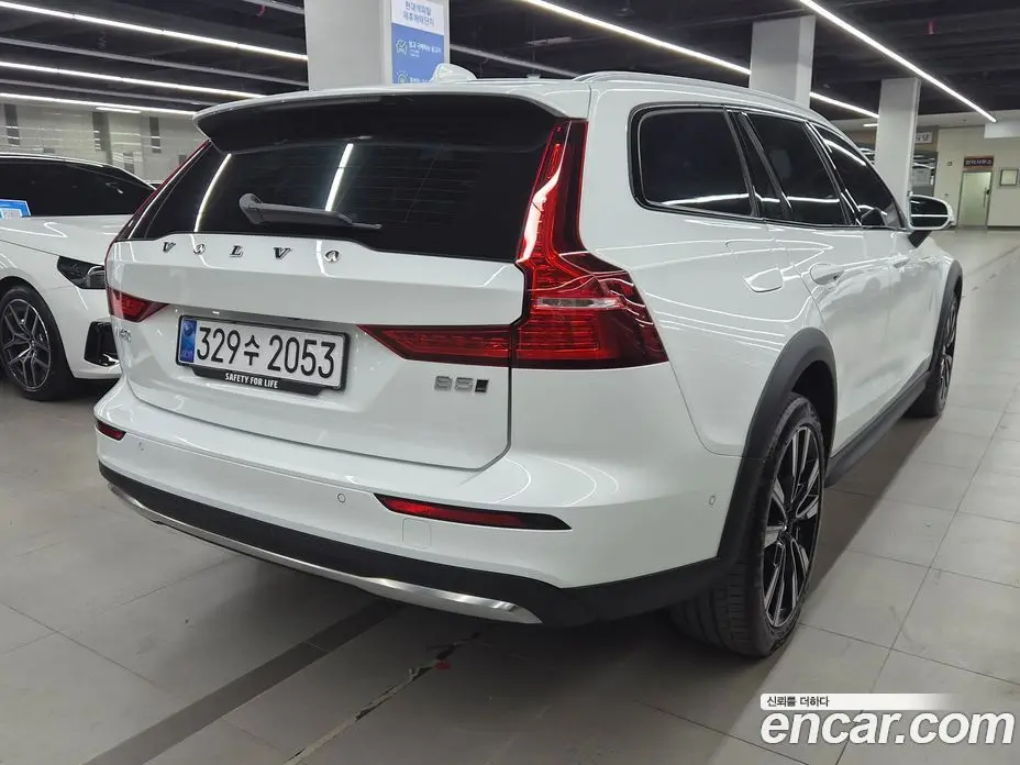 Volvo V60 2023 2.0 автомат (гидро), фото 6
