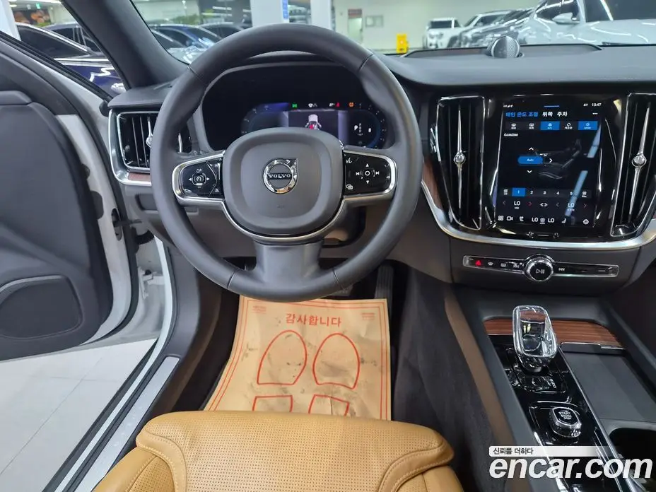 Volvo V60 2023 2.0 автомат (гидро), фото 7