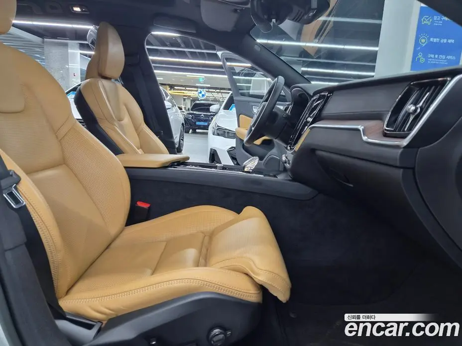 Volvo V60 2023 2.0 автомат (гидро), фото 9