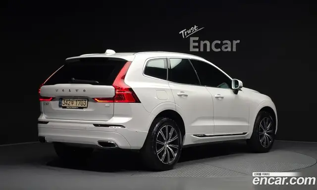 Volvo XC60 2021 2.0 автомат (гидро), миниатюра 2
