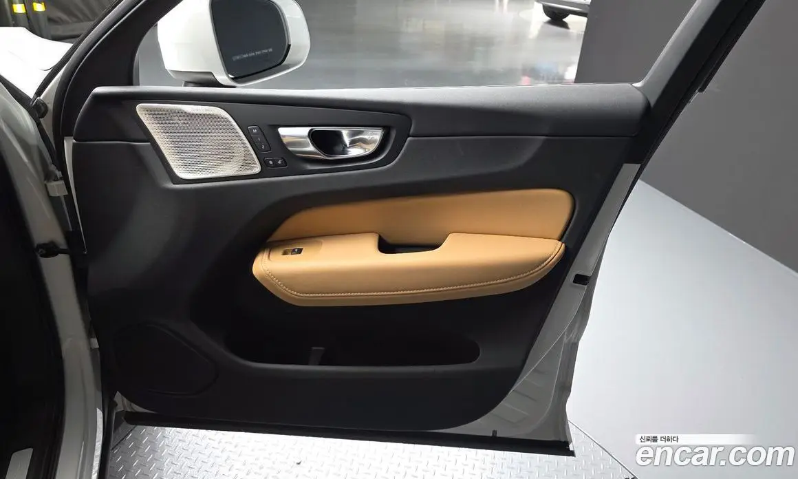Volvo XC60 2021 2.0 автомат (гидро), фото 14