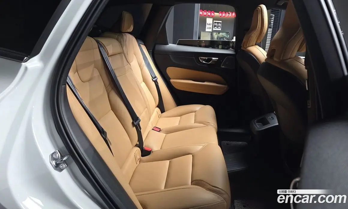 Volvo XC60 2021 2.0 автомат (гидро), фото 18
