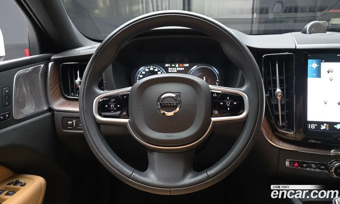 Volvo XC60 2021 2.0 автомат (гидро), фото 19