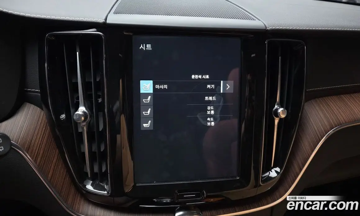 Volvo XC60 2021 2.0 автомат (гидро), фото 30